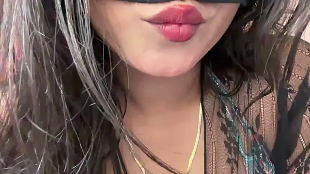 Hottie ishuu online show from January 2026 06:22:01 PM