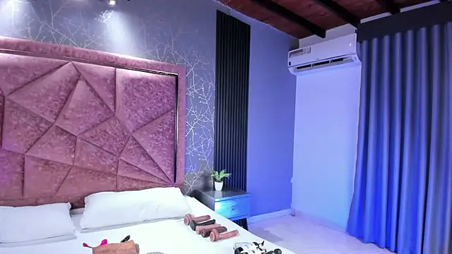 Amanda-Cruz online show from April 2026 02:11:02 AM