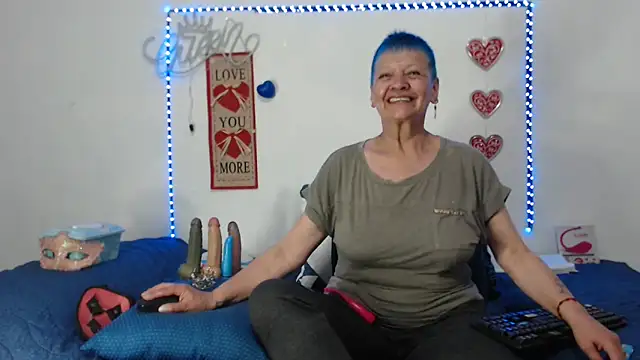 loquitaqueen011 online show from March 2025 08:57:01 PM