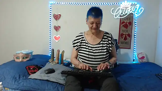 loquitaqueen011 online show from September 2025 10:09:02 PM