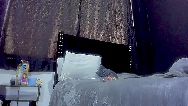 Snapshot of amareto_queen chatting on September 2025 06:30:01 PM amareto queen online show from September 2025 06:30:01 PM