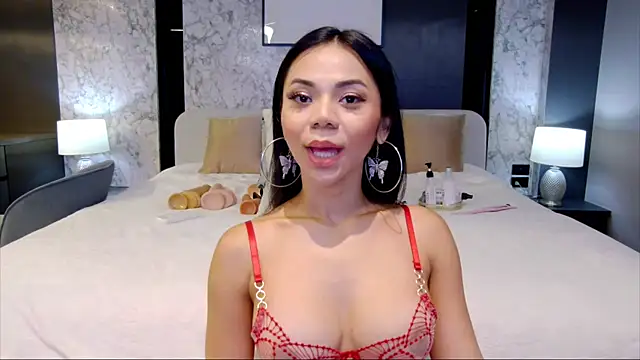 Snapshot of MillaBelle chatting on December 2024 01:39:02 AM MillaBelle online show from December 2024 01:39:02 AM