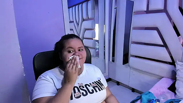 Snapshot of ValenTitis chatting on November 2025 08:56:01 PM ValenTitis online show from November 2025 08:56:01 PM