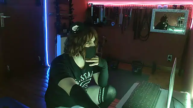 Ginny-the-bdsm-nympho online show from April 2026 05:21:02 PM