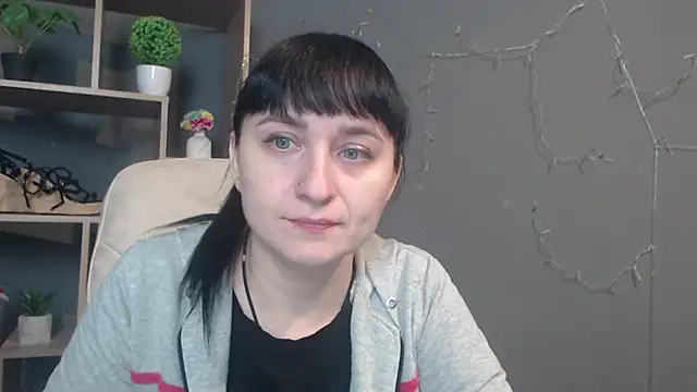 NinaFlawlees online show from December 2025 12:54:01 PM