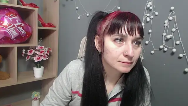 Snapshot of NinaFlawlees chatting on February 2026 07:04:01 AM NinaFlawlees online show from February 2026 07:04:01 AM