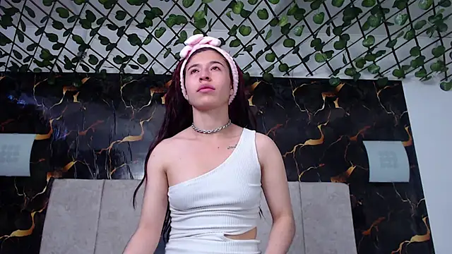 Snapshot of adriscute chatting on April 2026 07:03:02 PM adriscute online show from April 2026 07:03:02 PM