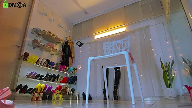 kendrarioss online show from February 2025 11:09:01 PM