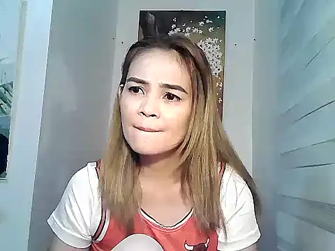 Snapshot of Kisses-13 chatting on February 2025 02:02:02 PM Kisses-13 online show from February 2025 02:02:02 PM