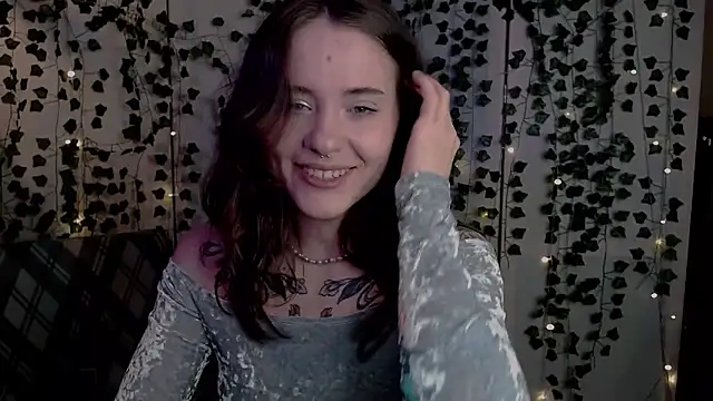 Snapshot of risha_laas chatting on April 2026 08:37:01 PM risha laas online show from April 2026 08:37:01 PM