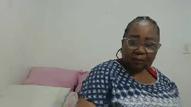 Snapshot of KinkyRicoSaisyours chatting on October 2025 06:52:01 PM KinkyRicoSaisyours online show from October 2025 06:52:01 PM