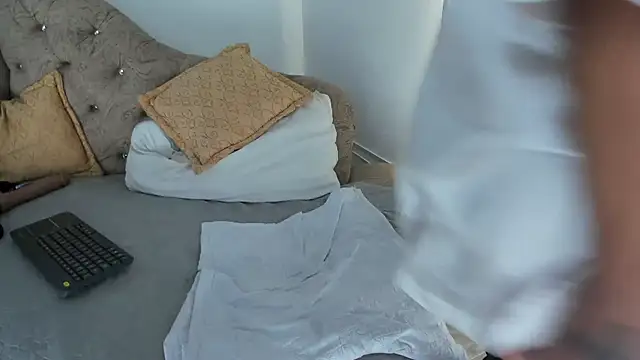 Naughty  Mom online show from December 2024 01:44:02 PM