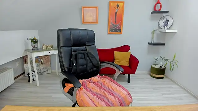 LollaGirl online show from January 2025 04:25:01 AM