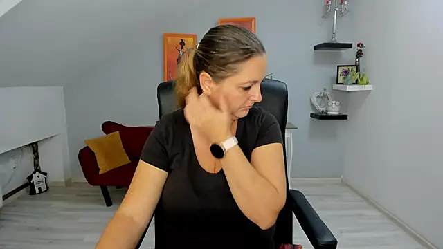 LollaGirl online show from October 2025 03:16:01 AM