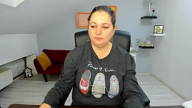 LollaGirl online show from December 2025 04:18:02 AM