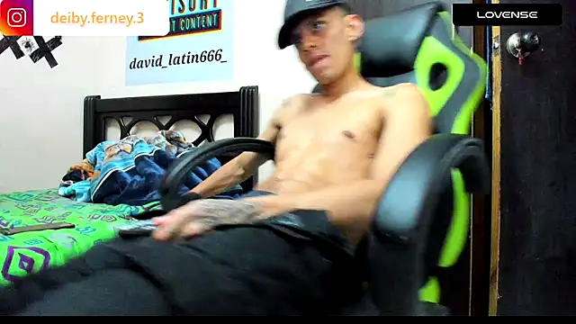 Snapshot of davidlatin66 chatting on December 2024 12:37:01 AM davidlatin66 online show from December 2024 12:37:01 AM