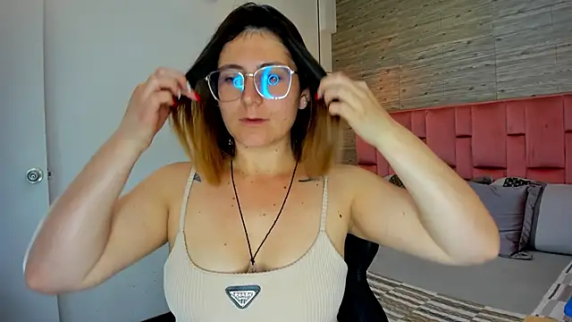 SarahDeyvis online show from October 2025 04:20:02 PM