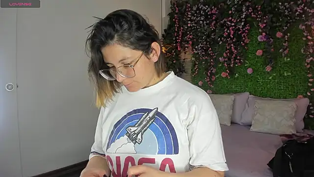 SarahDeyvis online show from January 2026 01:26:01 PM