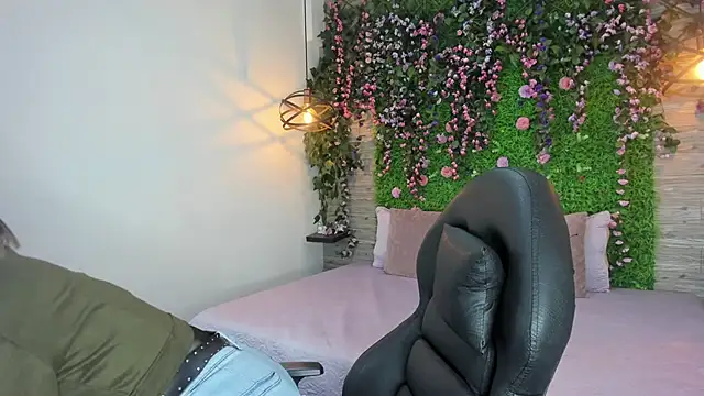 SarahDeyvis online show from February 2026 04:08:01 PM