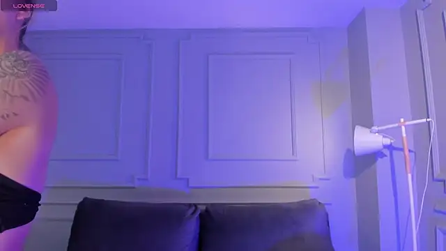 EveBensonX online show from February 2025 11:42:01 AM