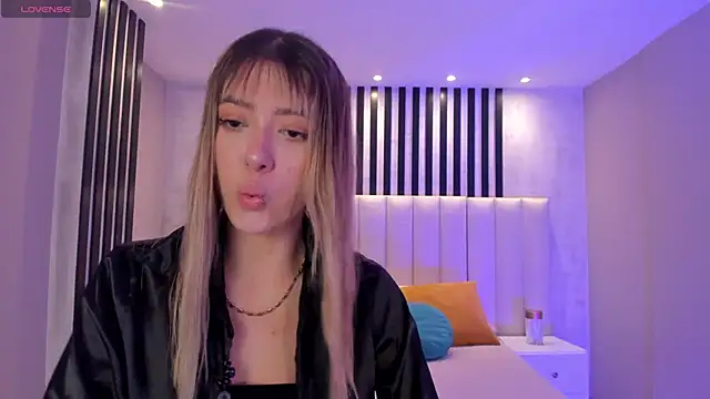 EveBensonX online show from February 2025 12:16:02 PM