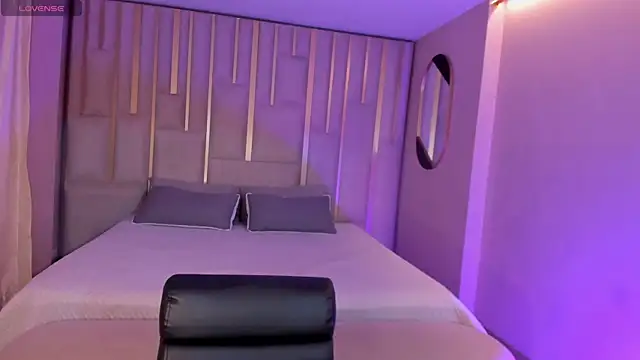 EveBensonX online show from April 2026 08:20:02 PM