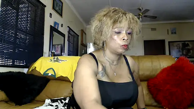 Snapshot of Gucci_Bx chatting on June 2026 02:55:02 PM Gucci Bx online show from June 2026 02:55:02 PM