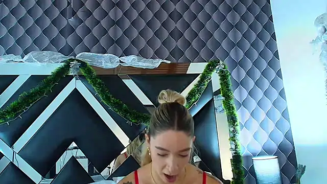 Snapshot of victoriaa_lee_ chatting on December 2024 07:32:01 PM victoriaa lee online show from December 2024 07:32:01 PM