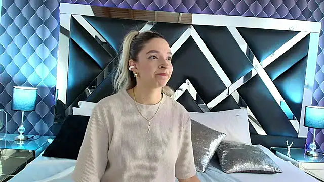 Snapshot of victoriaa_lee_ chatting on February 2025 06:57:02 PM victoriaa lee online show from February 2025 06:57:02 PM