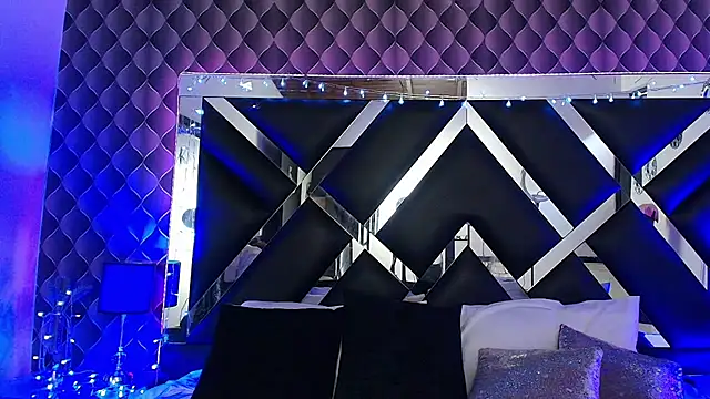 victoriaa lee  online show from March 2026 06:44:01 PM