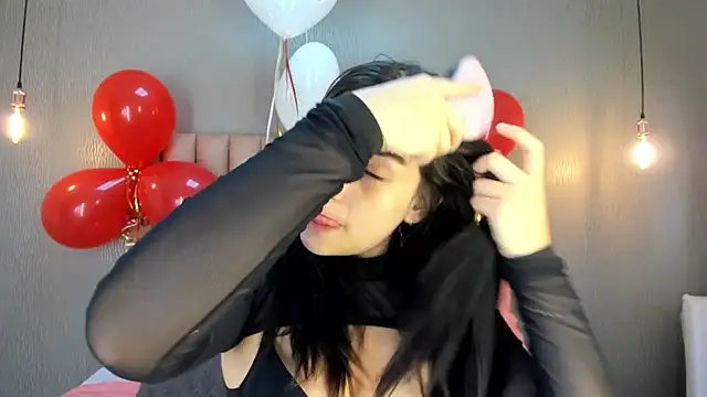 Alexa Thaylor  online show from February 2025 02:23:02 PM