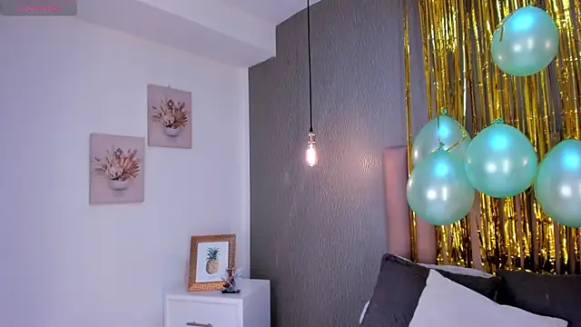 Alexa Thaylor  online show from March 2025 06:42:02 PM