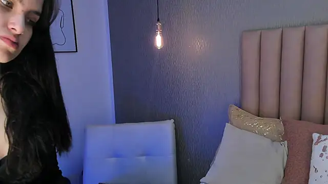 Alexa Thaylor  online show from September 2025 01:33:01 PM