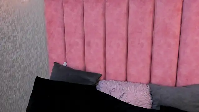 Alexa Thaylor  online show from November 2025 03:00:01 PM