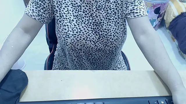 Snapshot of Valentina_lara01 chatting on November 2025 11:30:01 PM Valentina lara01 online show from November 2025 11:30:01 PM