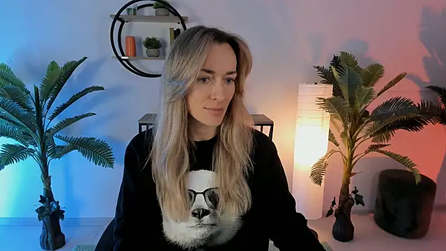 Snapshot of RebeccaMartinez chatting on January 2025 08:10:02 AM RebeccaMartinez online show from January 2025 08:10:02 AM