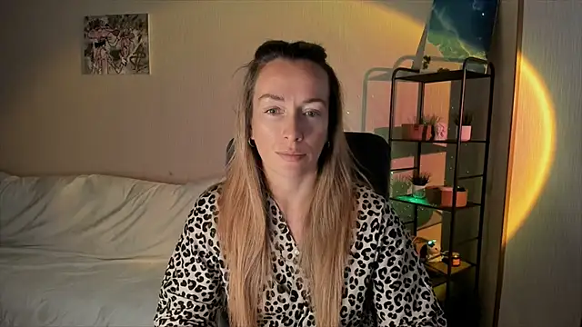 Snapshot of RebeccaMartinez chatting on September 2025 07:24:02 AM RebeccaMartinez online show from September 2025 07:24:02 AM