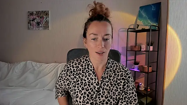 Snapshot of RebeccaMartinez chatting on September 2025 06:30:02 AM RebeccaMartinez online show from September 2025 06:30:02 AM