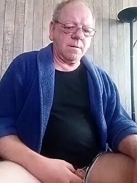 Snapshot of Kuschelb chatting on April 2026 05:54:01 AM Kuschelb online show from April 2026 05:54:01 AM
