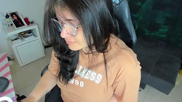 BellaFlaming online show from January 2025 11:48:02 AM