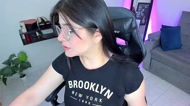 BellaFlaming online show from September 2025 11:11:02 AM