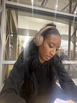 Iceblanca online show from November 2025 12:21:01 AM