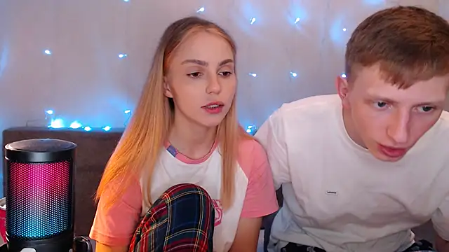 juliaanddima online show from September 2025 09:59:02 PM