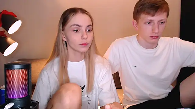 juliaanddima online show from December 2025 10:05:02 PM