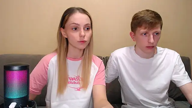 juliaanddima online show from February 2026 12:23:01 AM