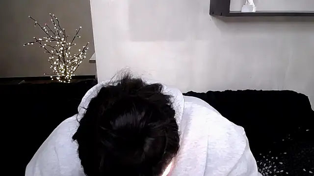 Emily Mo online show from November 2025 06:34:01 AM