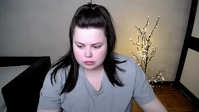 Snapshot of Emily_Mo chatting on May 2026 05:46:02 AM Emily Mo online show from May 2026 05:46:02 AM
