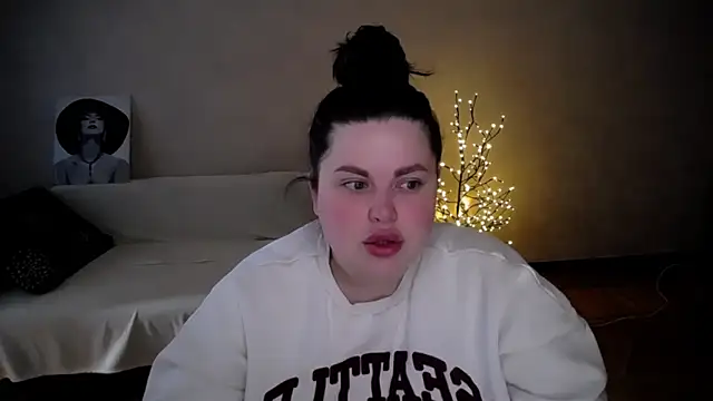 Snapshot of Emily_Mo chatting on May 2026 05:38:01 AM Emily Mo online show from May 2026 05:38:01 AM