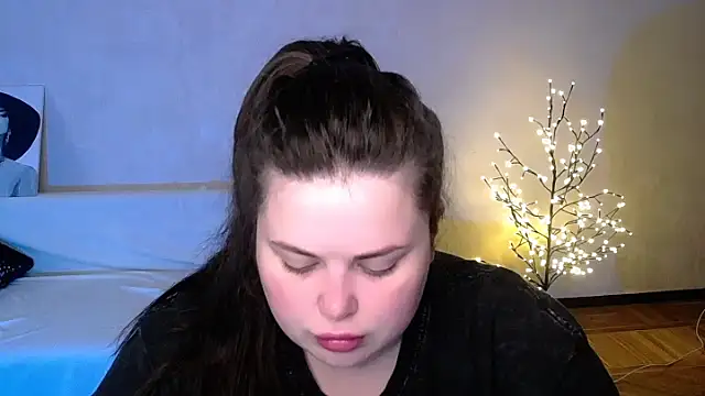 Snapshot of Emily_Mo chatting on June 2026 05:46:02 AM Emily Mo online show from June 2026 05:46:02 AM
