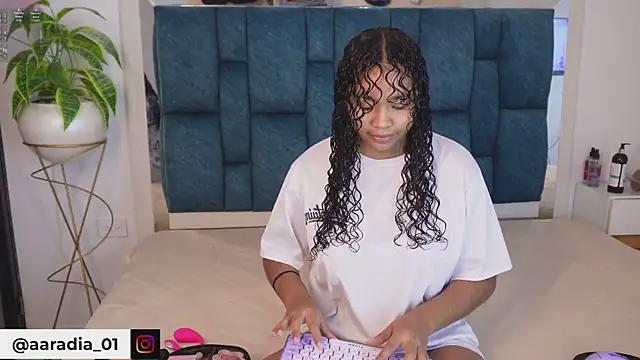 Anais aradia online show from March 2026 07:13:01 AM